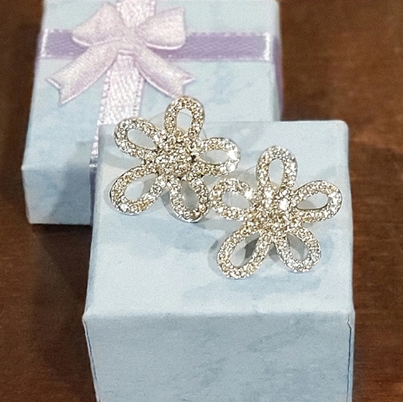 Sparkling Rhinestone Flower Earrings - Picture 2 of 8